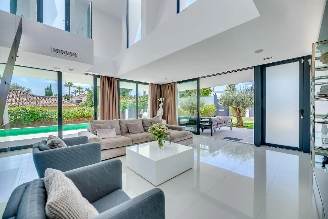 All About Villa Azur Marbella Hiszpania