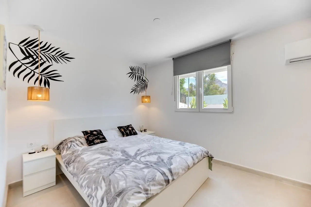 All About Villa Azur Marbella Hiszpania